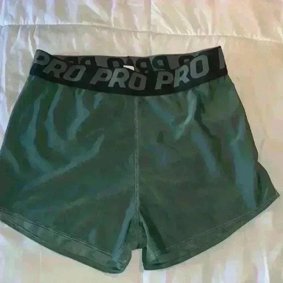 Work out shorts size L - Picture 2 of 3